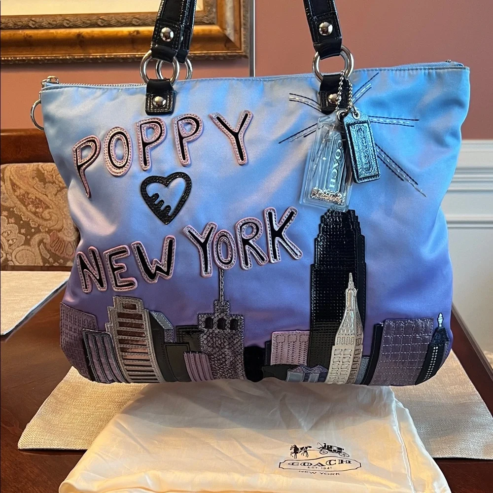 Coach POPPY Lavender to Purple New York City Skyline Tote with Wristlet GUC - Picture 1 of 17